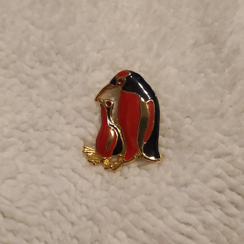 Beautiful mommy and baby penguin brooch
